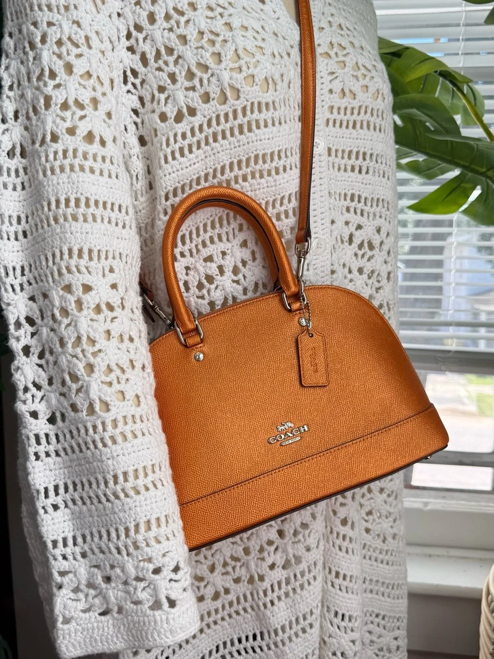 Coach compact dome